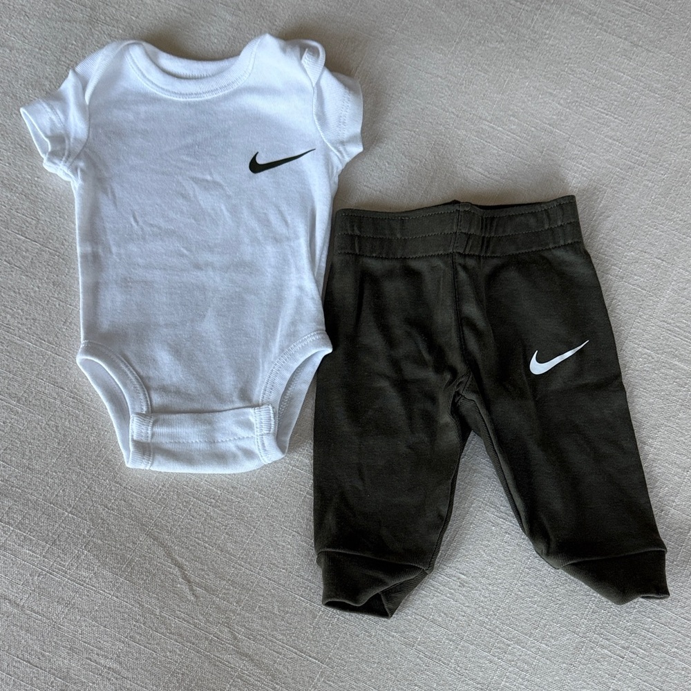 Nike White and Green Baby Outfit